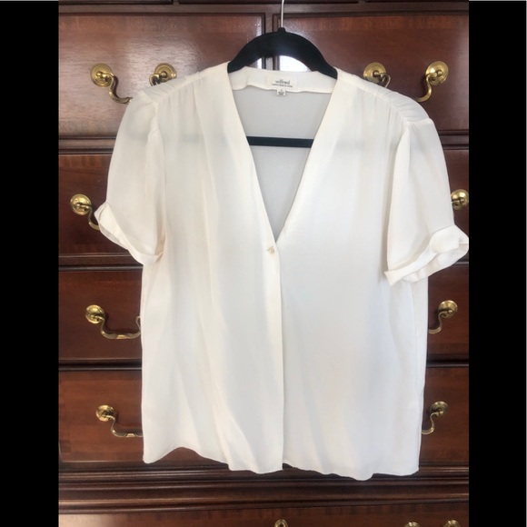 Aritzia Tops - ARITZIA Wilfred Button up Blouse
